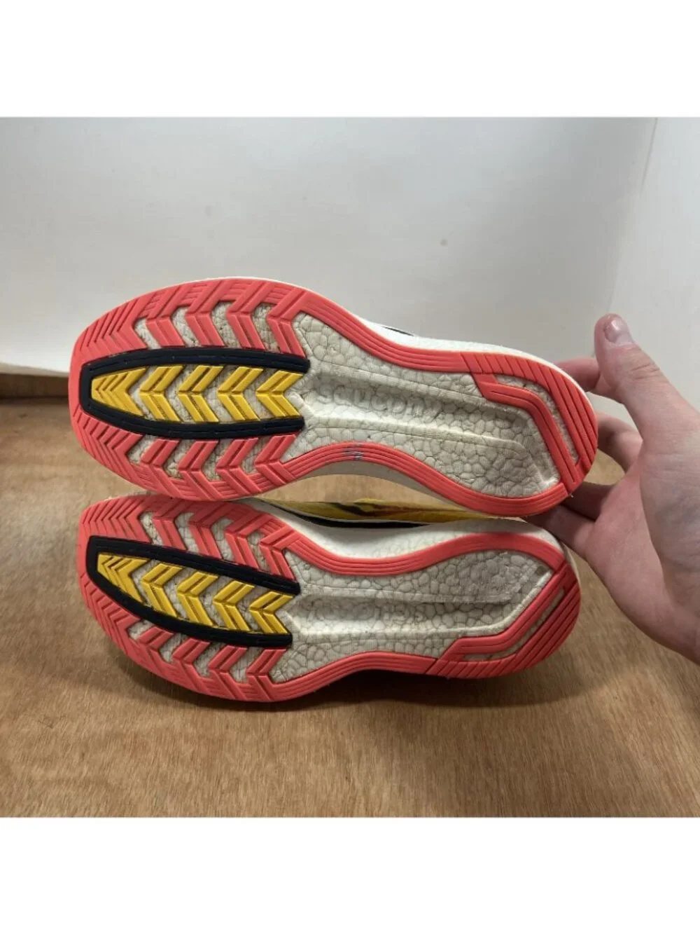 Saucony Endorphin Speed 2 Womens Running Shoes Sneakers Size 7 Yellow